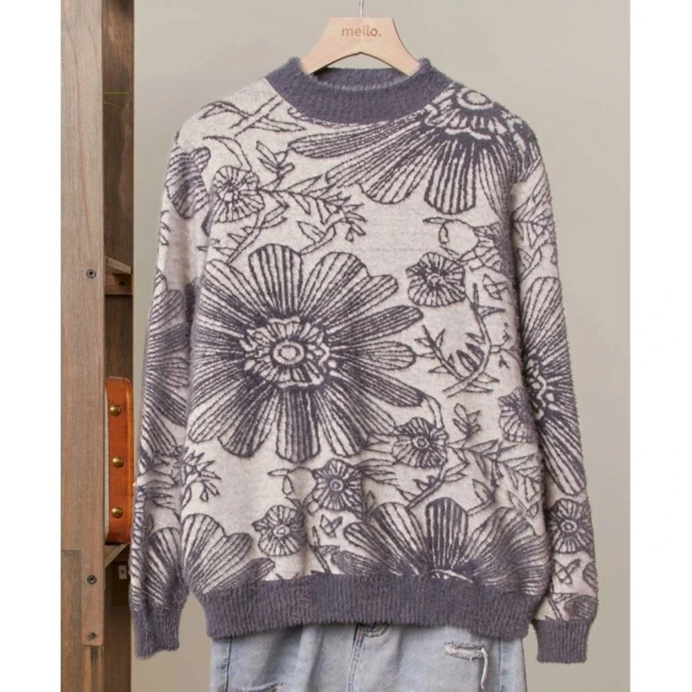 101 Mello Soft Gray Floral Crew Neck Sweater - Medium - PTP 24 - BB1